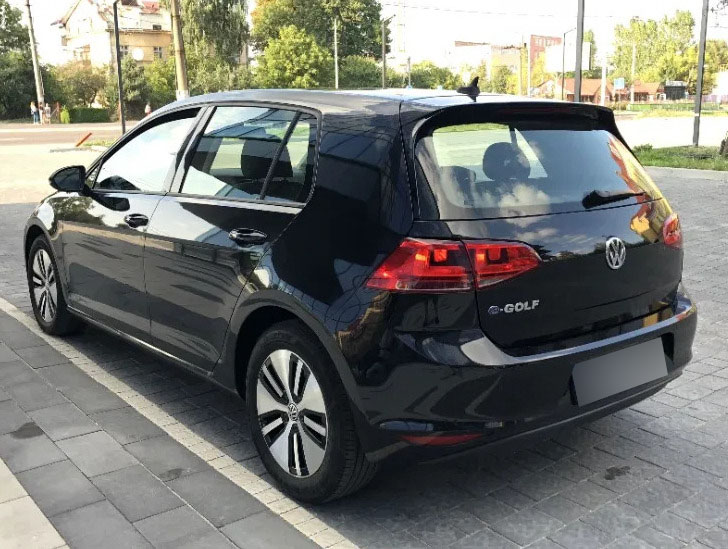 post1922-2_volkswagen_golf_2015