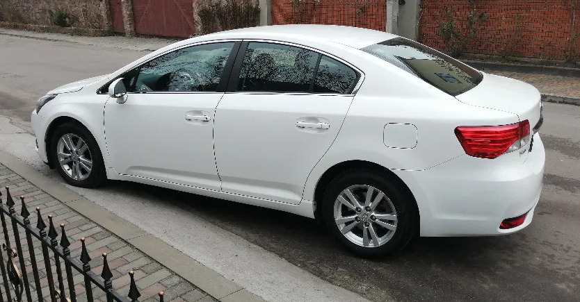 post2302-2_toyota_avensis_2012