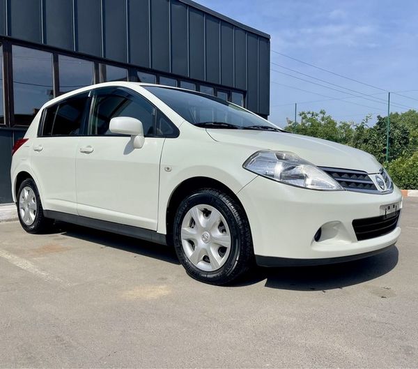 nissan tiida 2012