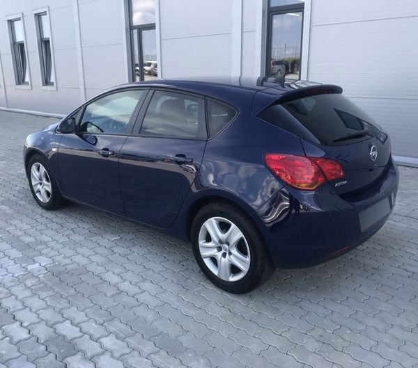 opel astra 2011