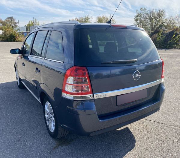 opel zafira 2010