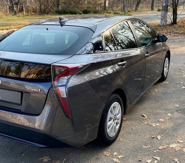 toyota prius 2016