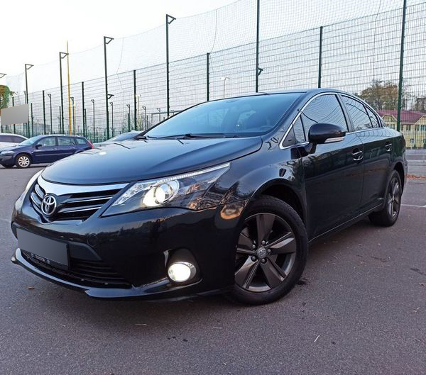 toyota avensis 2015