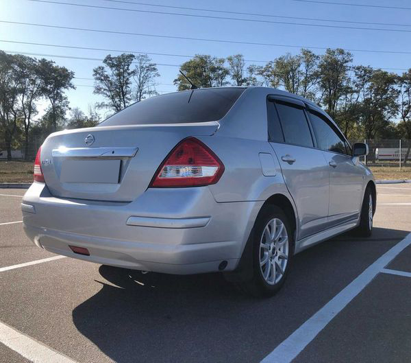 nissan tiida 2010