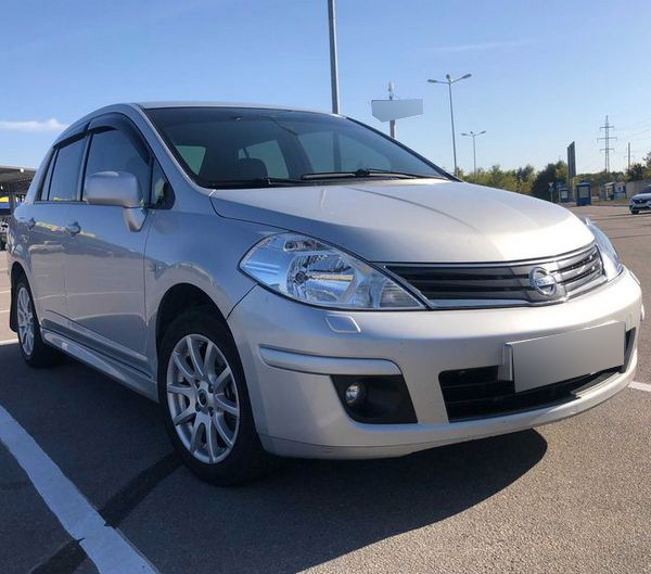 nissan tiida 2010