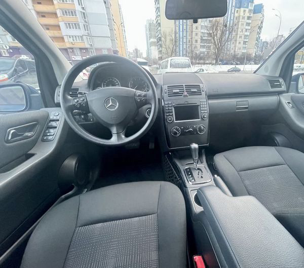 mercedes-benz a180 2010