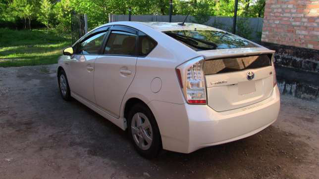 post314-2_Toyota_Prius_2011