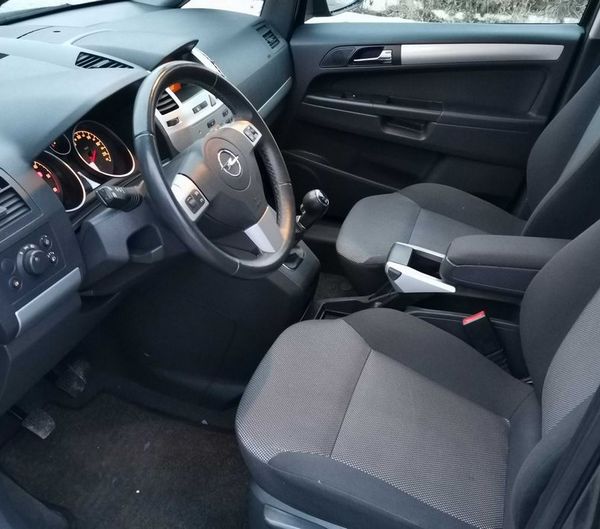 opel zafira 2011