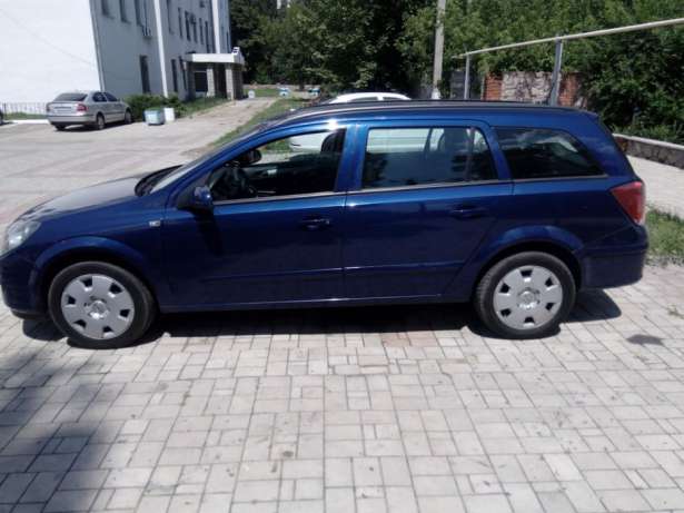 post320-2_Opel_Astra_2005