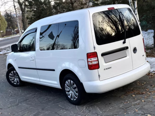 post373-2_volkswagen_caddy_2011