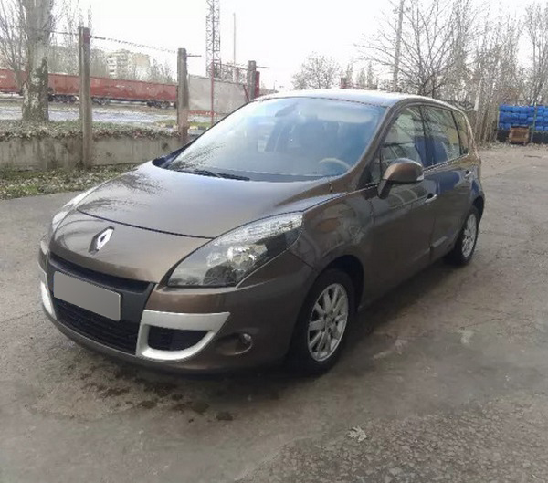 post383_renault_scenic_2011