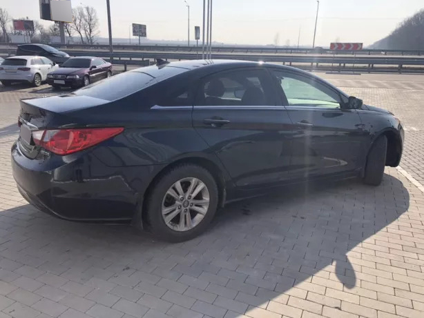 post561-2_hyundai_sonata_2011